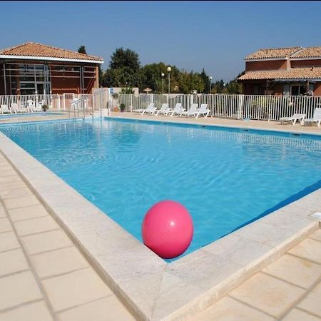 Maison Plain Pied Avec Climatisation Dans Une Residence Privee Avec Piscine Saint-Saturnin-lès-Avignon エクステリア 写真