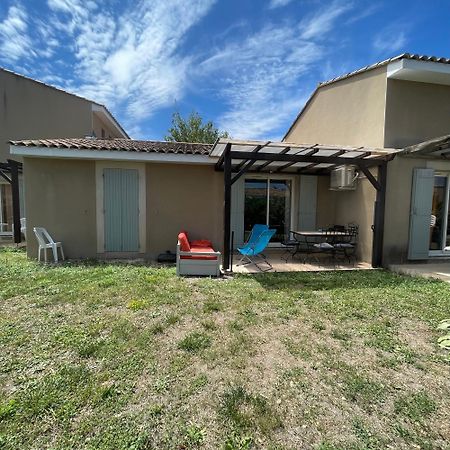 Maison Plain Pied Avec Climatisation Dans Une Residence Privee Avec Piscine Saint-Saturnin-lès-Avignon エクステリア 写真